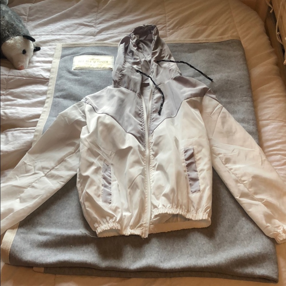 grey and white windbreaker